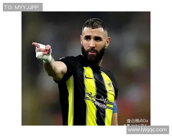 皇马近期引进多位足球明星引发球迷热议球队未来发展潜力