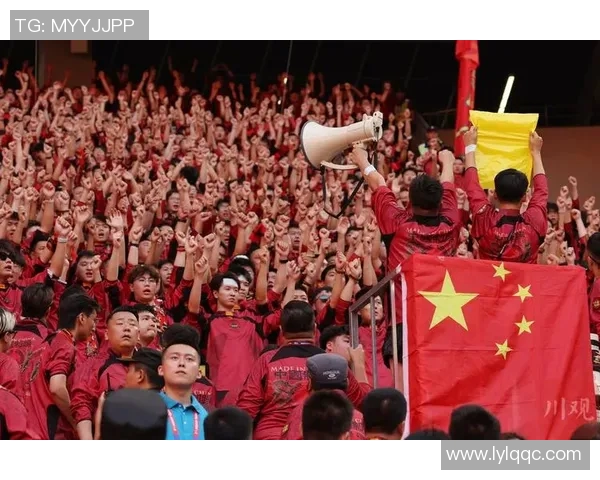 中国与泰国足球比赛激战正酣球迷热情高涨期待精彩对决