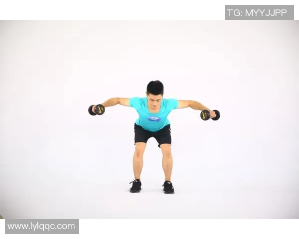 平板哑铃飞鸟训练视频详解助你塑造完美胸部线条与力量提升技巧